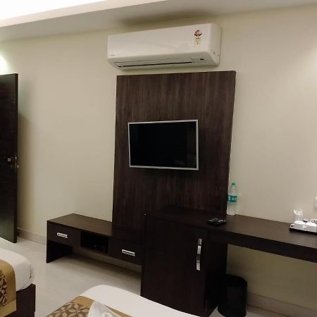 Hotel Solitaire Chinhat エクステリア 写真
