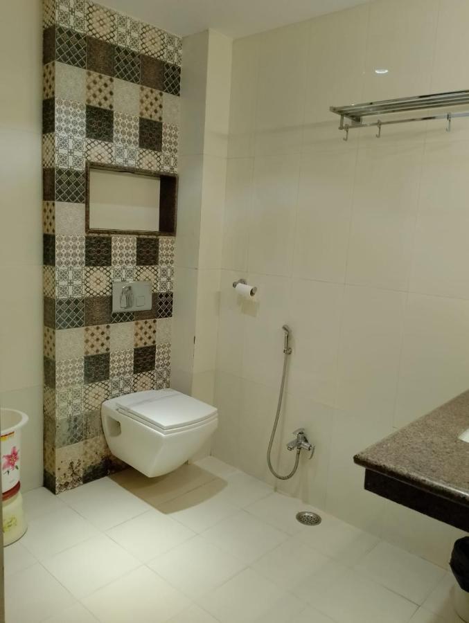 Hotel Solitaire Chinhat エクステリア 写真