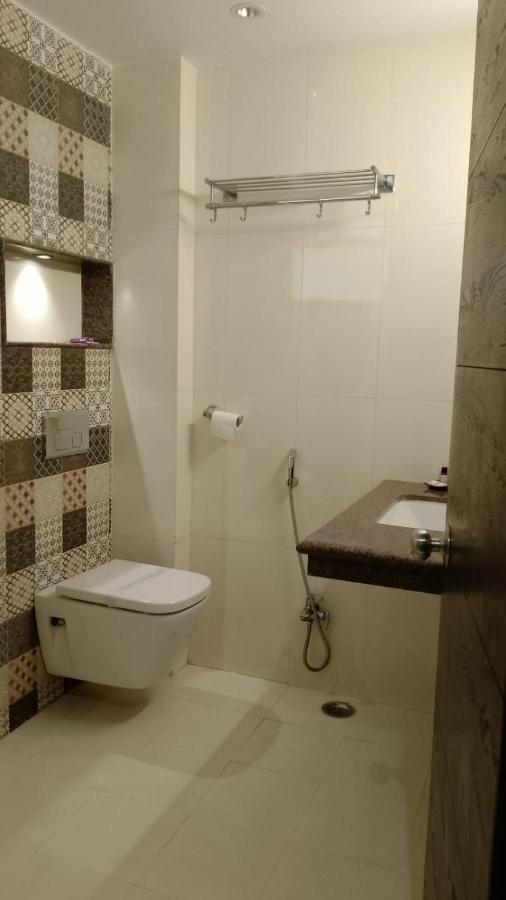 Hotel Solitaire Chinhat エクステリア 写真