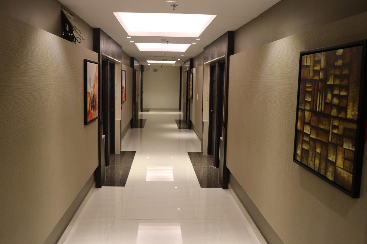 Hotel Solitaire Chinhat エクステリア 写真