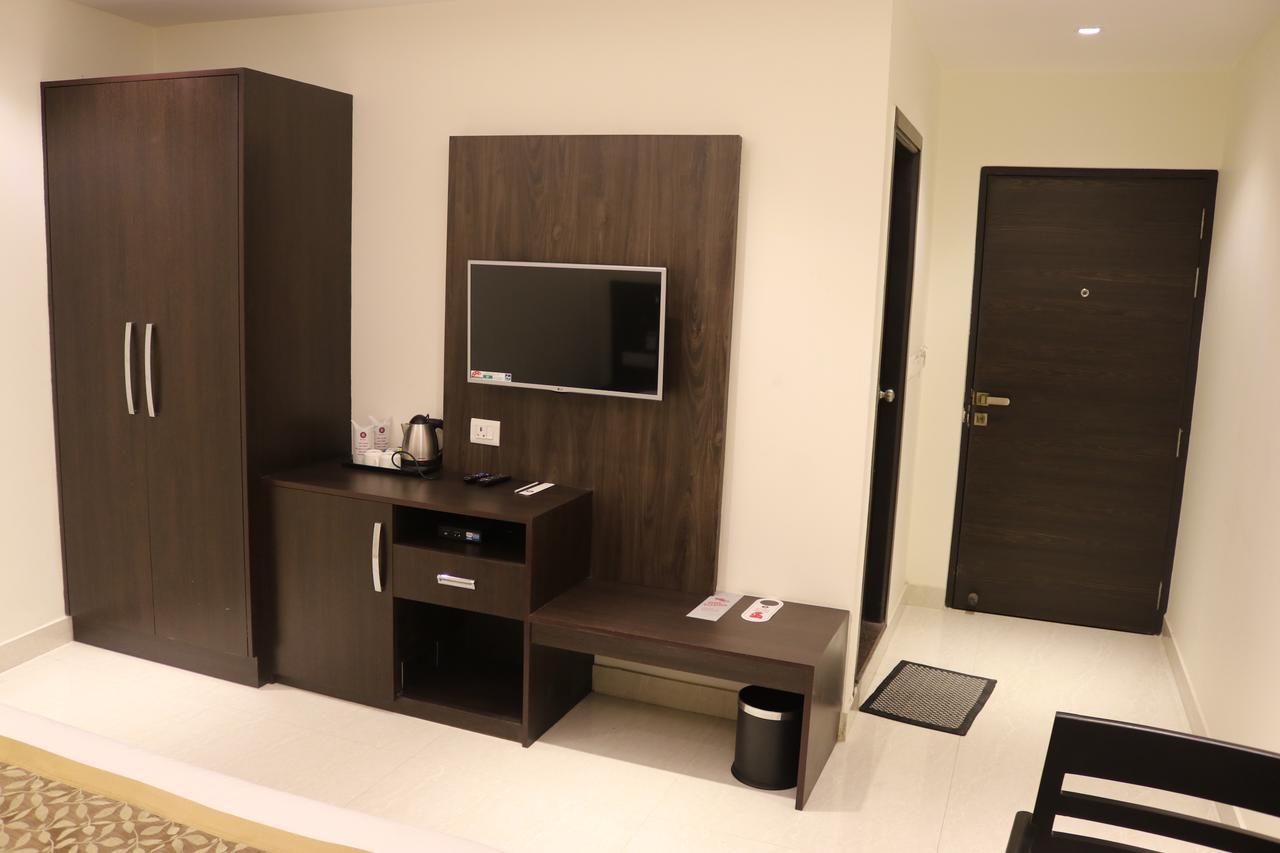 Hotel Solitaire Chinhat エクステリア 写真