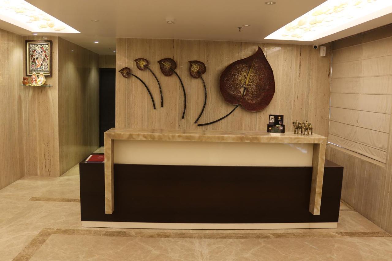 Hotel Solitaire Chinhat エクステリア 写真