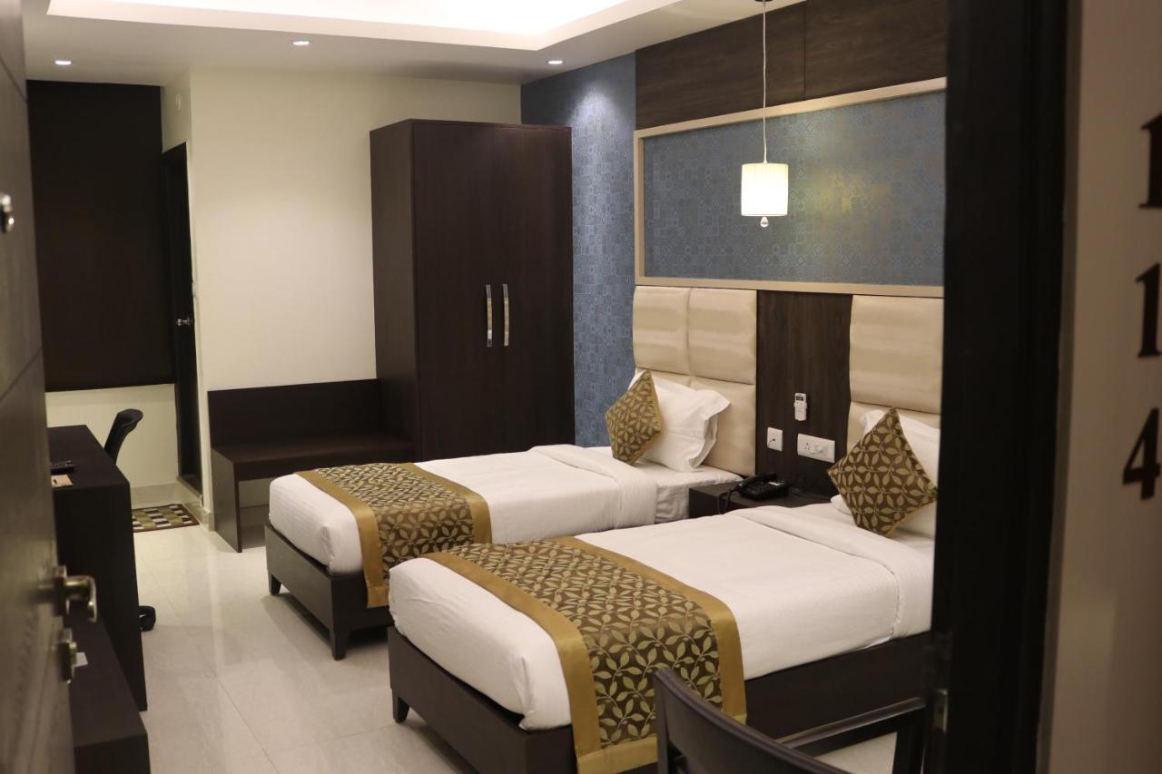 Hotel Solitaire Chinhat エクステリア 写真