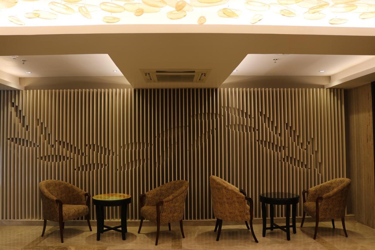 Hotel Solitaire Chinhat エクステリア 写真