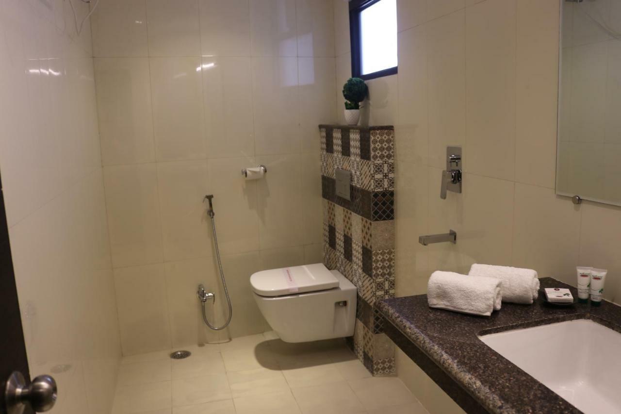 Hotel Solitaire Chinhat エクステリア 写真